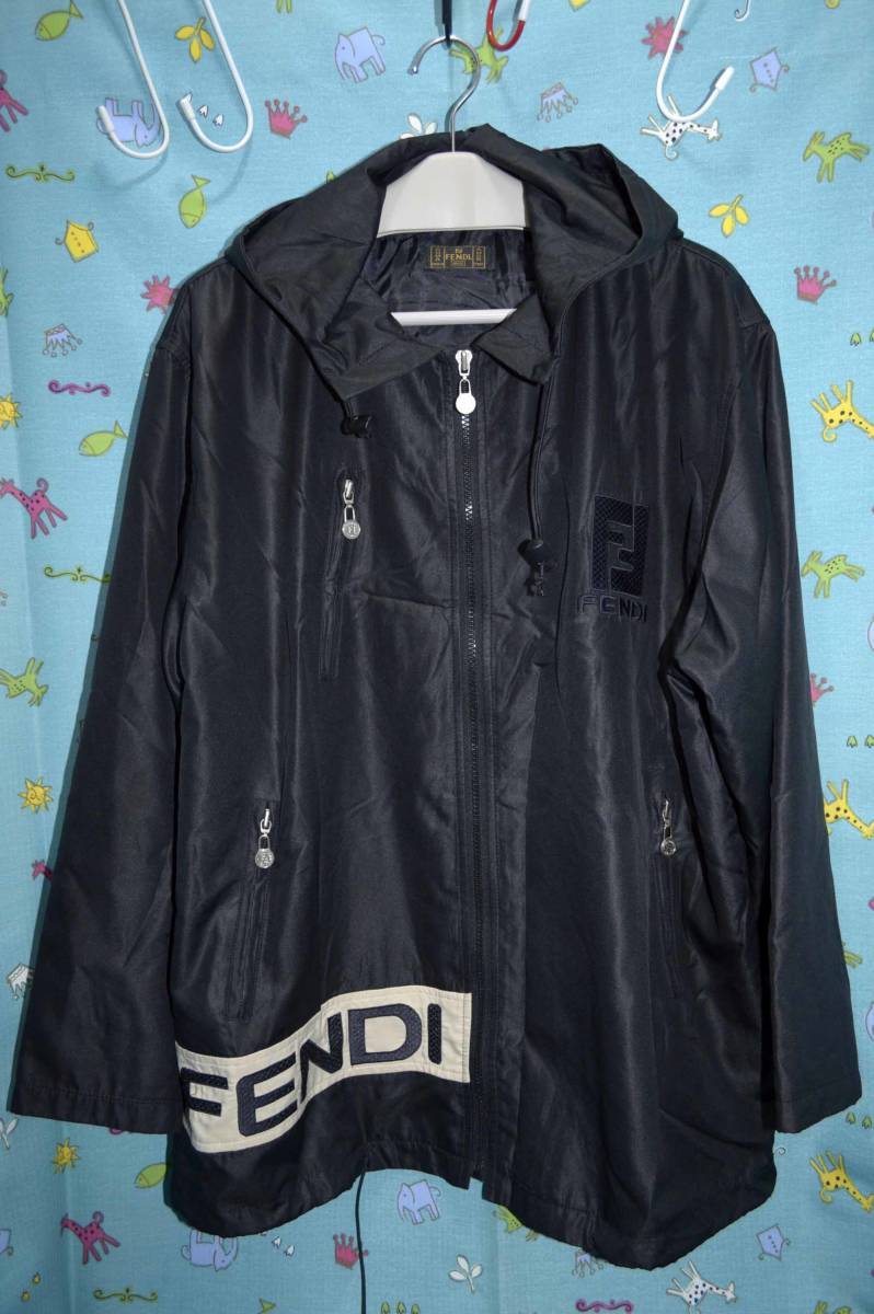 最新作の FENDI jeans フェンディ・フード付ジャケット パーカー 黒系色 GILMAR イタリー製 (中古美品) パーカ 最新作の FENDI jeans フェンディ・フード付ジャケット パーカー 黒系色 GILMAR イタリー製 (中古美品) パーカ