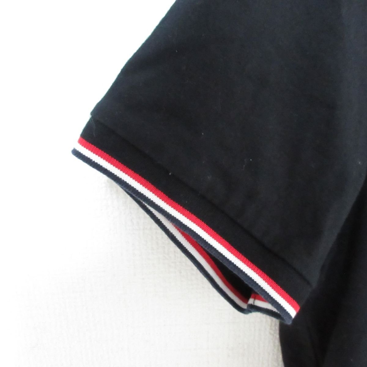 美品 MONCLER モンクレール 2021年モデル Slim Fit MAGLIA SCOLLO AV Vネック ロゴワッペン 半袖 Tシャツ カットソー L 黒 ブラックの画像4