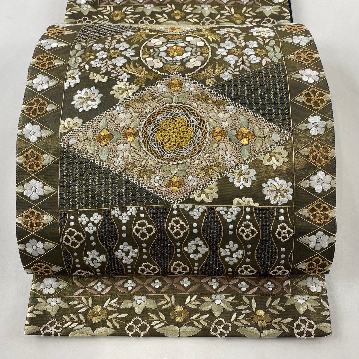 返品不可】 袋帯 美品 逸品 やまと 華文 菱 刺繍 深緑 六通 正絹