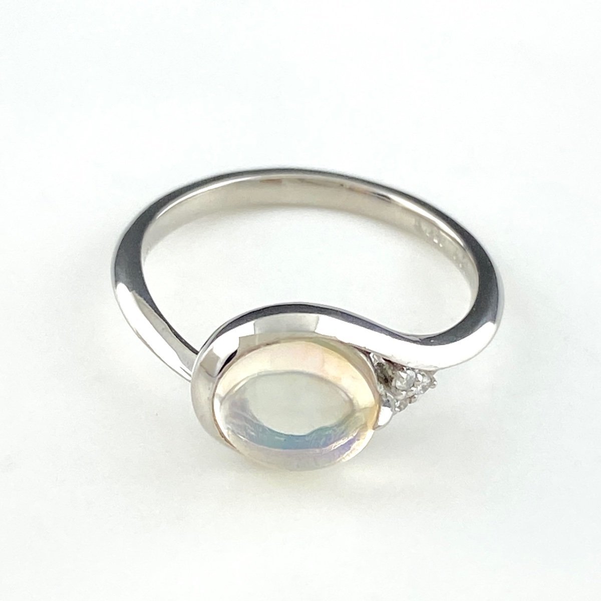 いラインアップ オパール デザインリング プラチナ 指輪 ダイヤモンド