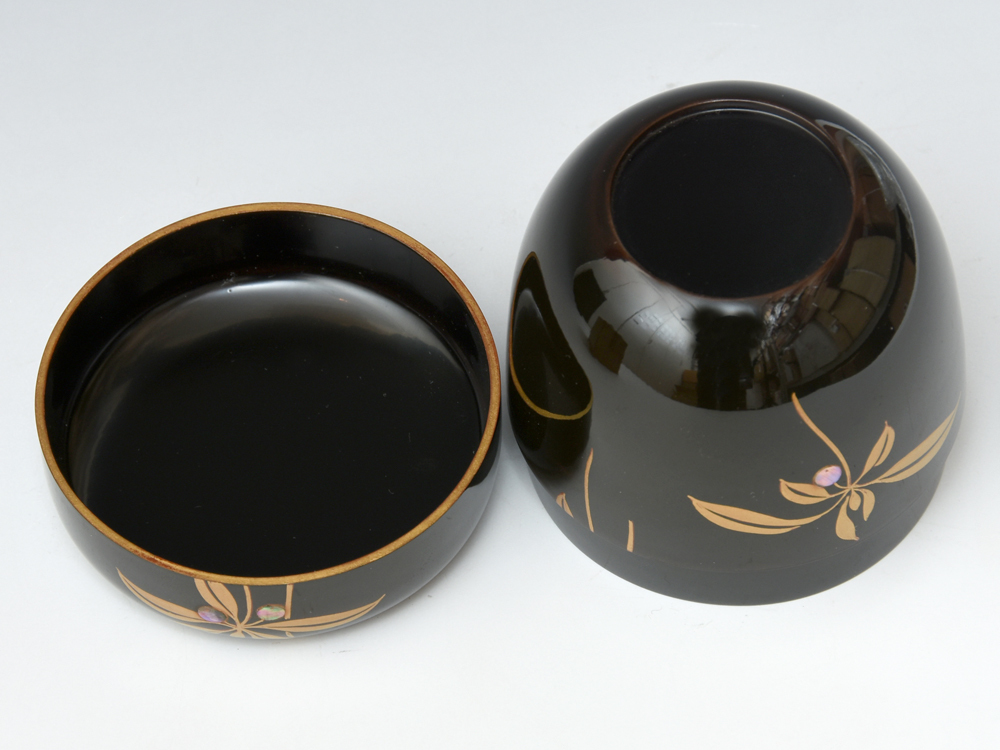 輪島塗 井波喜六斎(造)桜川蒔絵中棗 共箱 共布 茶道具 漆工芸 漆芸 天然木 木工芸 美品 y0632 輪島塗 井波喜六斎(造)桜川蒔絵中棗 共箱 共布 茶道具 漆工芸 漆芸 天然木 木工芸 美品 y0632