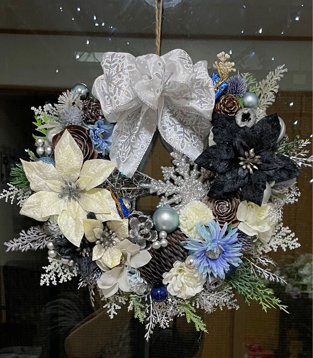 PayPayフリマ|ホワイト&シルバー スノーフレーククリスマス造花リース PayPayフリマ|ホワイト&シルバー スノーフレーククリスマス造花リース