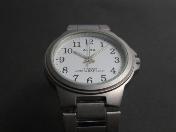 美品 セイコー SEIKO アルバ ALBA クォーツ 3針 チタン V501-0DN0 男性用 メンズ 腕時計 T616 稼働品_画像2