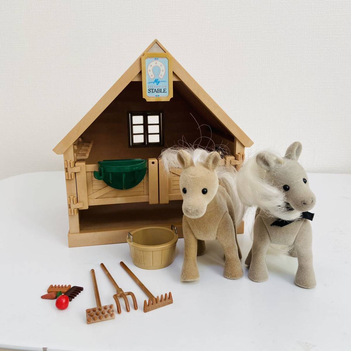 Yahoo!オークション - シルバニアファミリー ポニー 2体 馬小屋 Yahoo!オークション - シルバニアファミリー ポニー 2体 馬小屋
