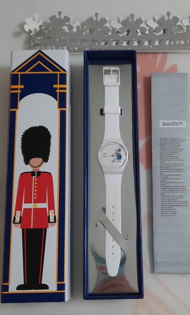 新品未使用 スウォッチ エリザベス女王 在位70周年記念モデル SWATCH HOW MAJESTIC GZ711 JUBILEE 腕時計 送料無料