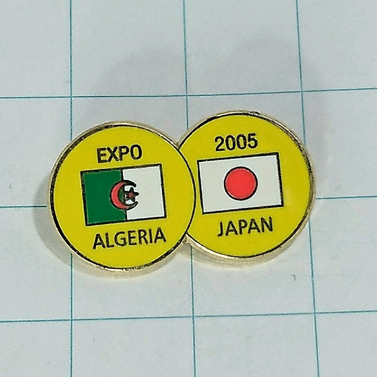 送料無料)EXPO 2005 愛知万博 日本 X アルジェリア 友好 ピンバッジ ピンズ PINS A13771_画像1