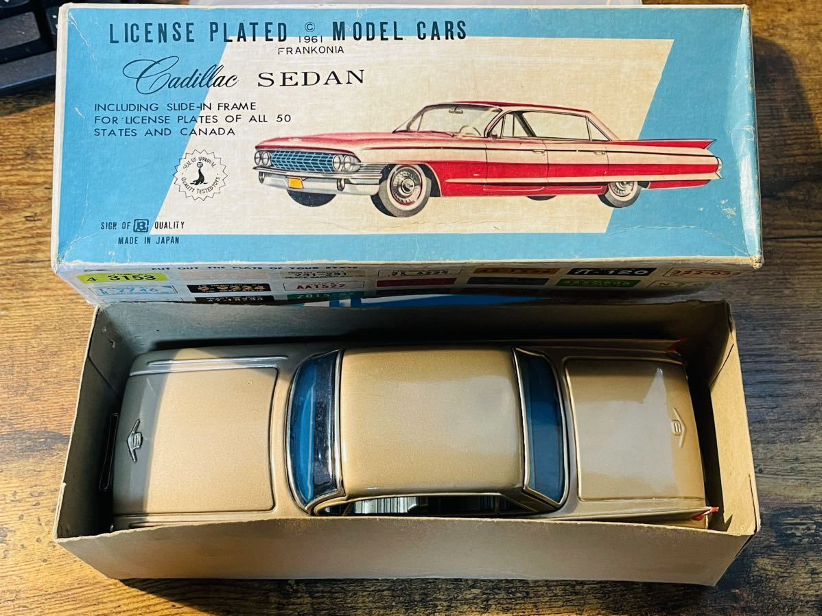 *SIGN OF B QUALITY Cadillac made in Japan tin plate automobile *CADILLAC old car * that time thing * box attaching * valuable * luck with money UP Gold * box size (22.5X8X6)cm