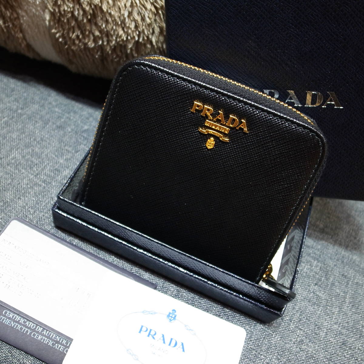 未使用に近い プラダ PRADA 財布 二つ折り 折り財布 サフィアーノ