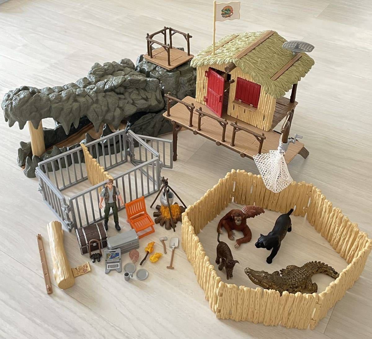 最新の激安 Schleich シュライヒ CROCO ジャングル研究所 42350