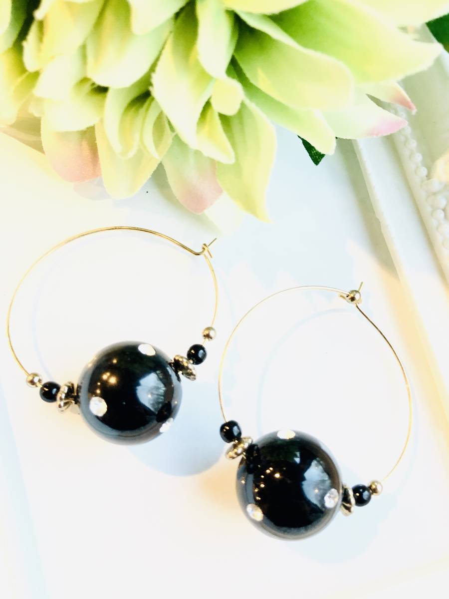  new goods unused clear rhinestone shines black beads. design was done hoop earrings ring earrings 