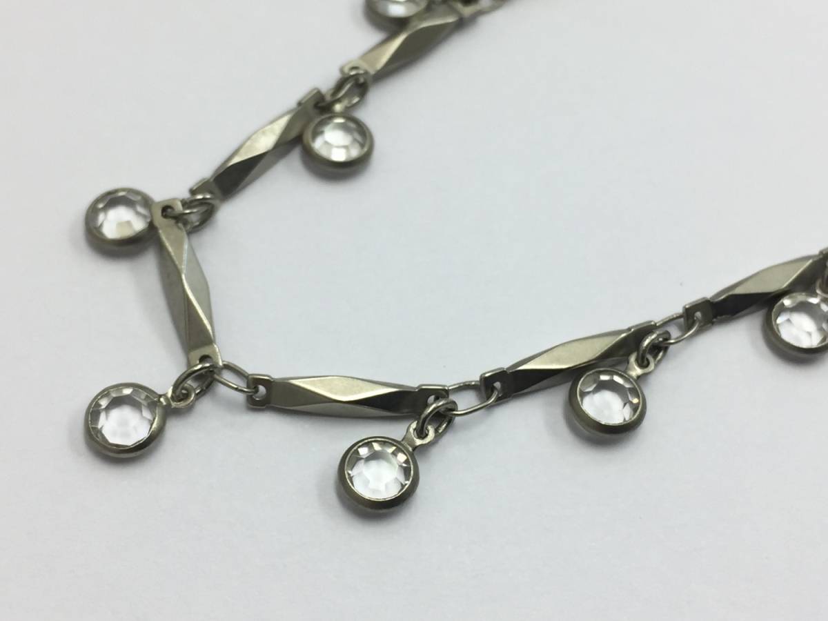 【ネックレス】agete アガット ネックレス 短め ダイヤのようなキラキラストーンが揺れる アンティーク　銀色　シルバーカラー_画像4