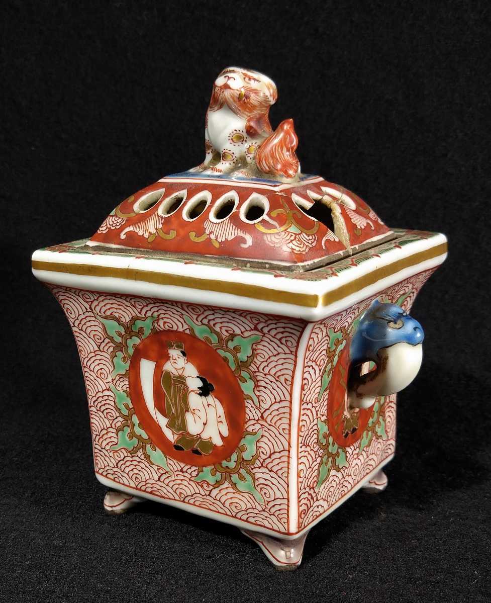  Kutani blue and white ceramics gold paint red . flower Tang . writing wave writing lion cover person map censer Edo period bdio-21e2567