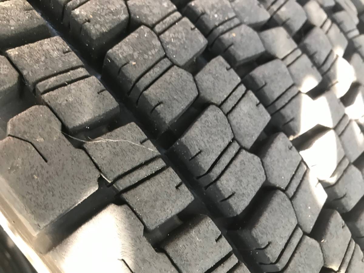 かすかにイボあり！引取可能！6本　バリ山　ブリヂストン　BS　W900　265/70R19.5　約18ｍｍ　スタッドレス　265/70/19.5_画像3