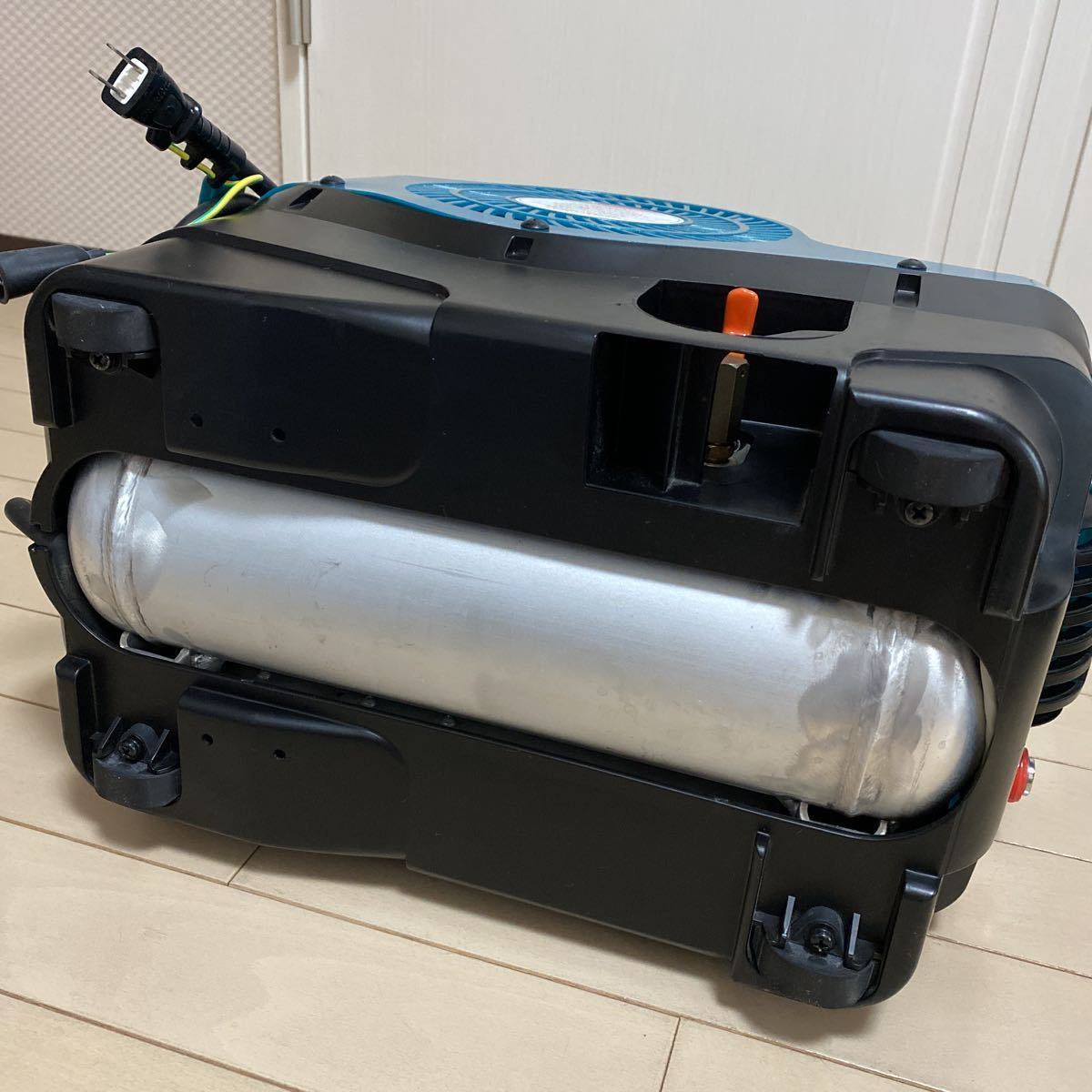 日本製!!★超美品★室内使用のみ!!マキタ makita 内装エアコンプレッサー AC460S_画像9