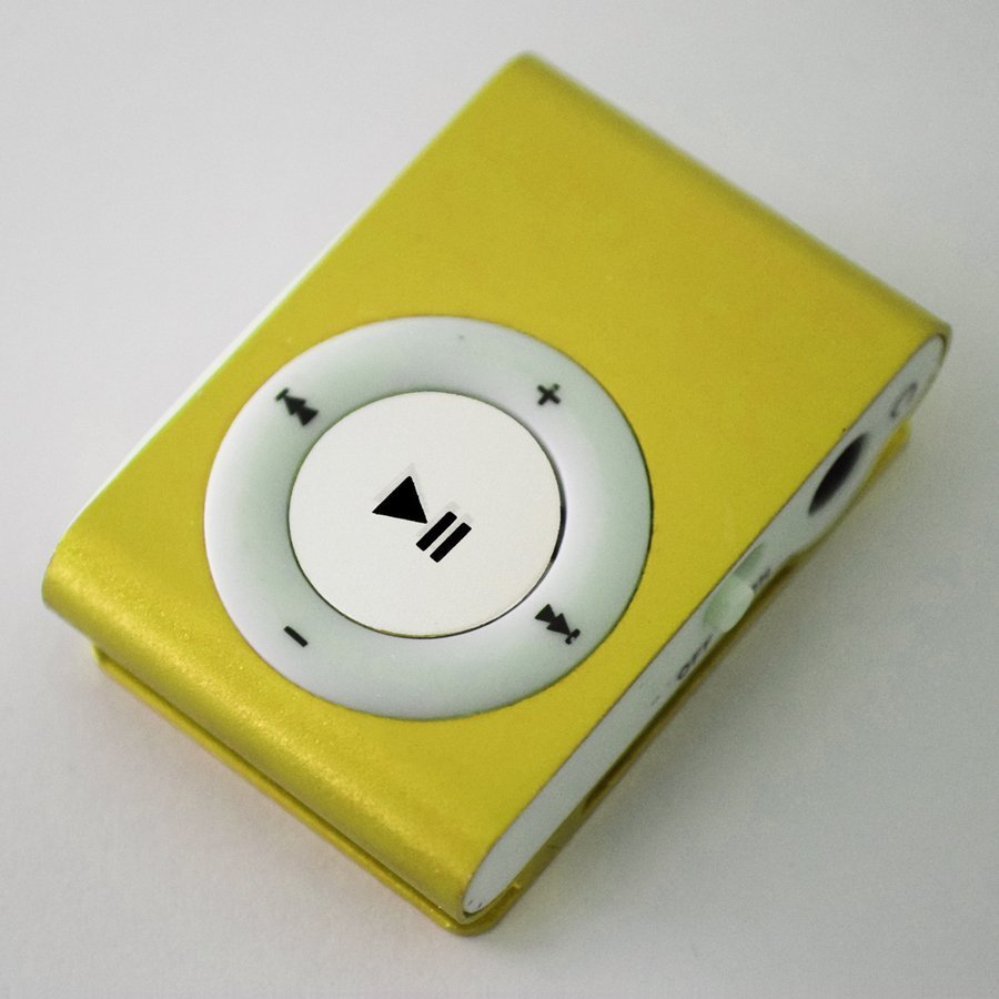 【ゴールド】新品 MP3 プレイヤー 音楽 SDカード式 充電ケーブル付き 【ボタンホワイトタイプ】の画像1