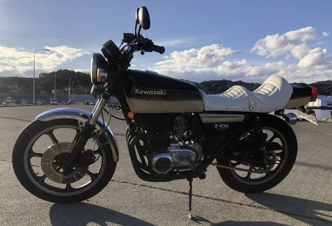 Yahoo!オークション - Z400FX カワグチシート 猫背 艶無し白 Yahoo!オークション - Z400FX カワグチシート 猫背 艶無し白