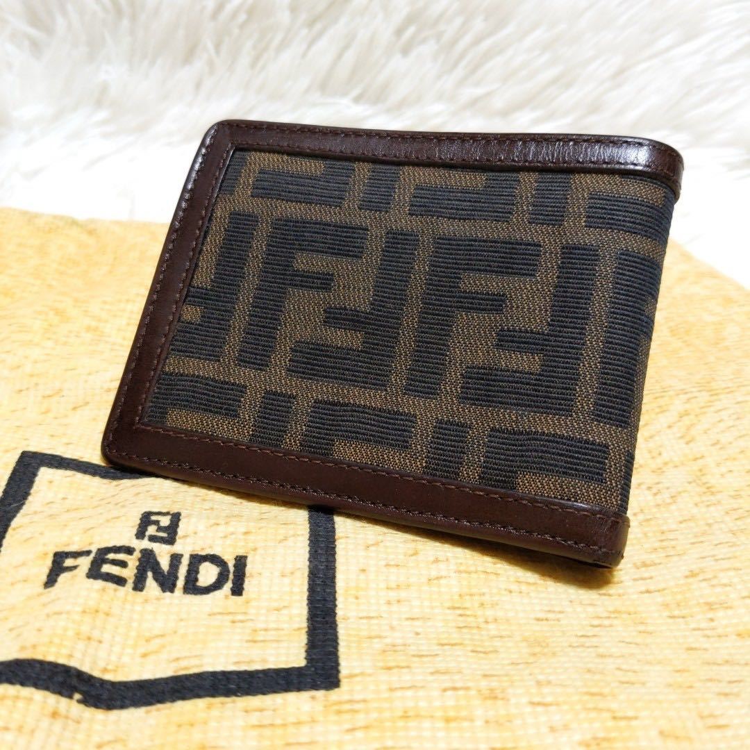 FENDIの二つ折り財布とカードケース | FENDIの二つ折り財布とカード 