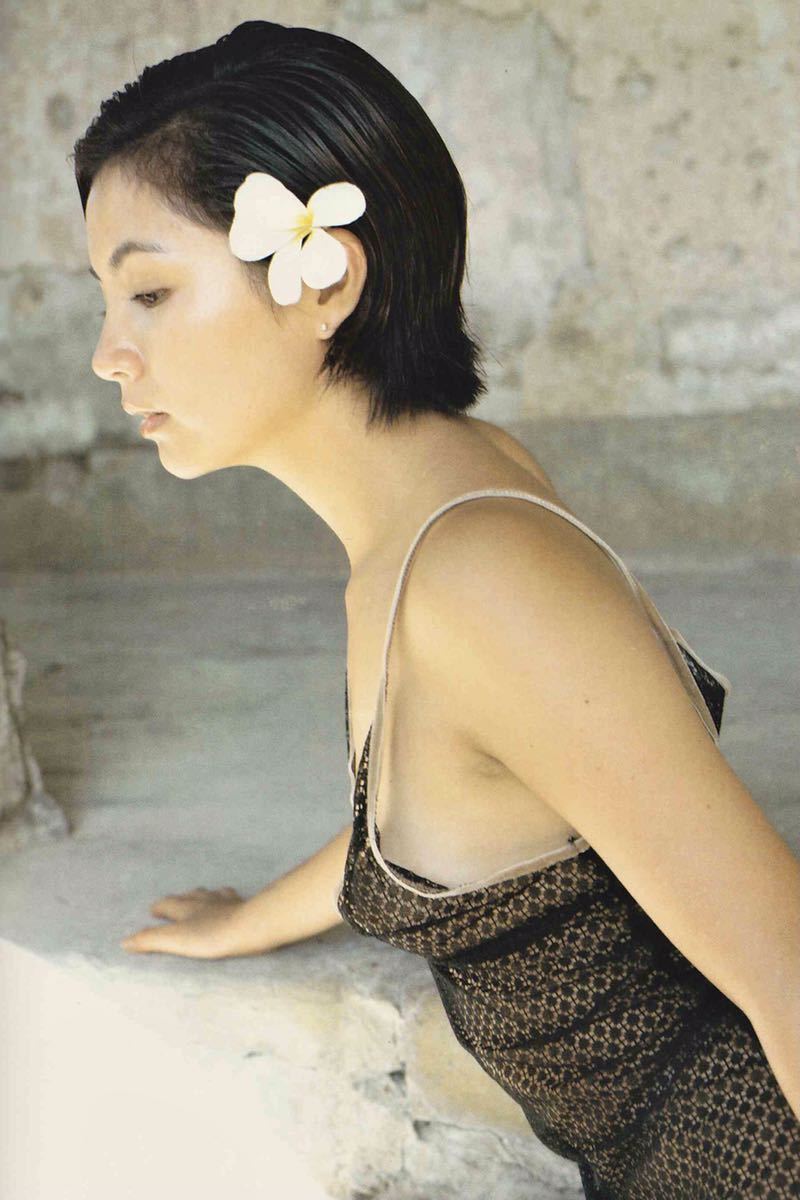 Yahoo!オークション - 写真集 吉本多香美『Surfacing[多香美 Yahoo!オークション - 写真集 吉本多香美『Surfacing[多香美