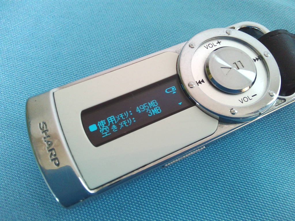 SHARP　MP-S700 　メモリ内蔵型MP3/WMAプレーヤー　カラビナ(登山用金具)デザイン　★動作品_画像4