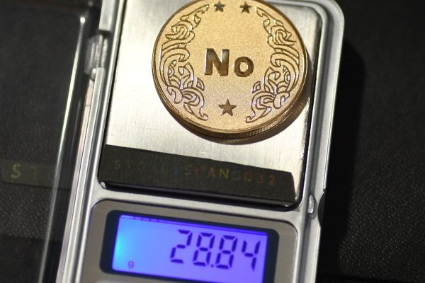 YES or NO コイン ゴールドメッキ イエスノー硬貨 裏表 小道具 ギフト 白黒 手品 レプリカシリーズ 金 40㎜×3.2㎜ A086_画像5