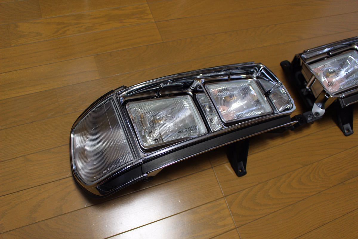 希少 ランクル80 トヨタ純正 角目 輸出用ヘッドライト 角目4灯 希少 ランクル80 トヨタ純正 角目 輸出用ヘッドライト 角目4灯