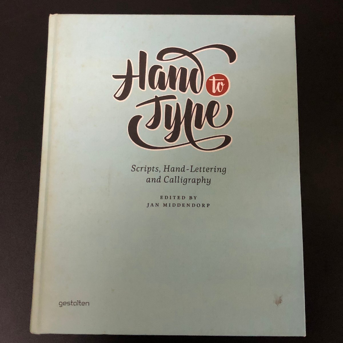 洋書『Hand to Type』Scripts, Hand-Lettering and Calligraphy　_画像1