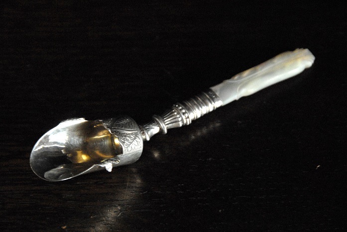 アンティーク　１８７６年 純銀製 レアなスコップ型キャディースプーン（ｆ３４）_画像1