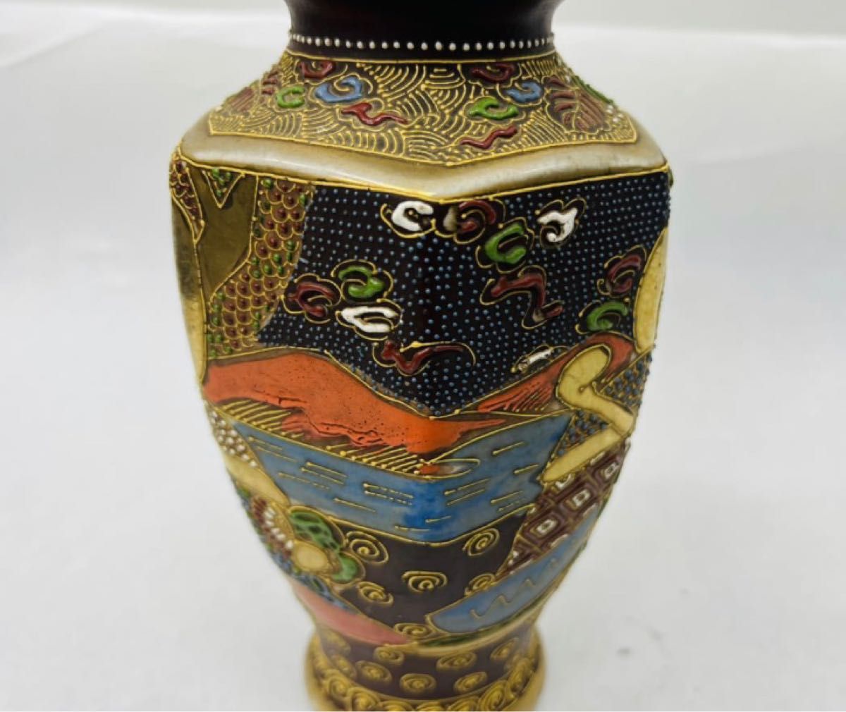 本日特別価格　H012 薩摩焼 時代品 色絵金彩 羅漢観音図 花瓶 飾壷 錦光山 造　在銘 貴重 古美術