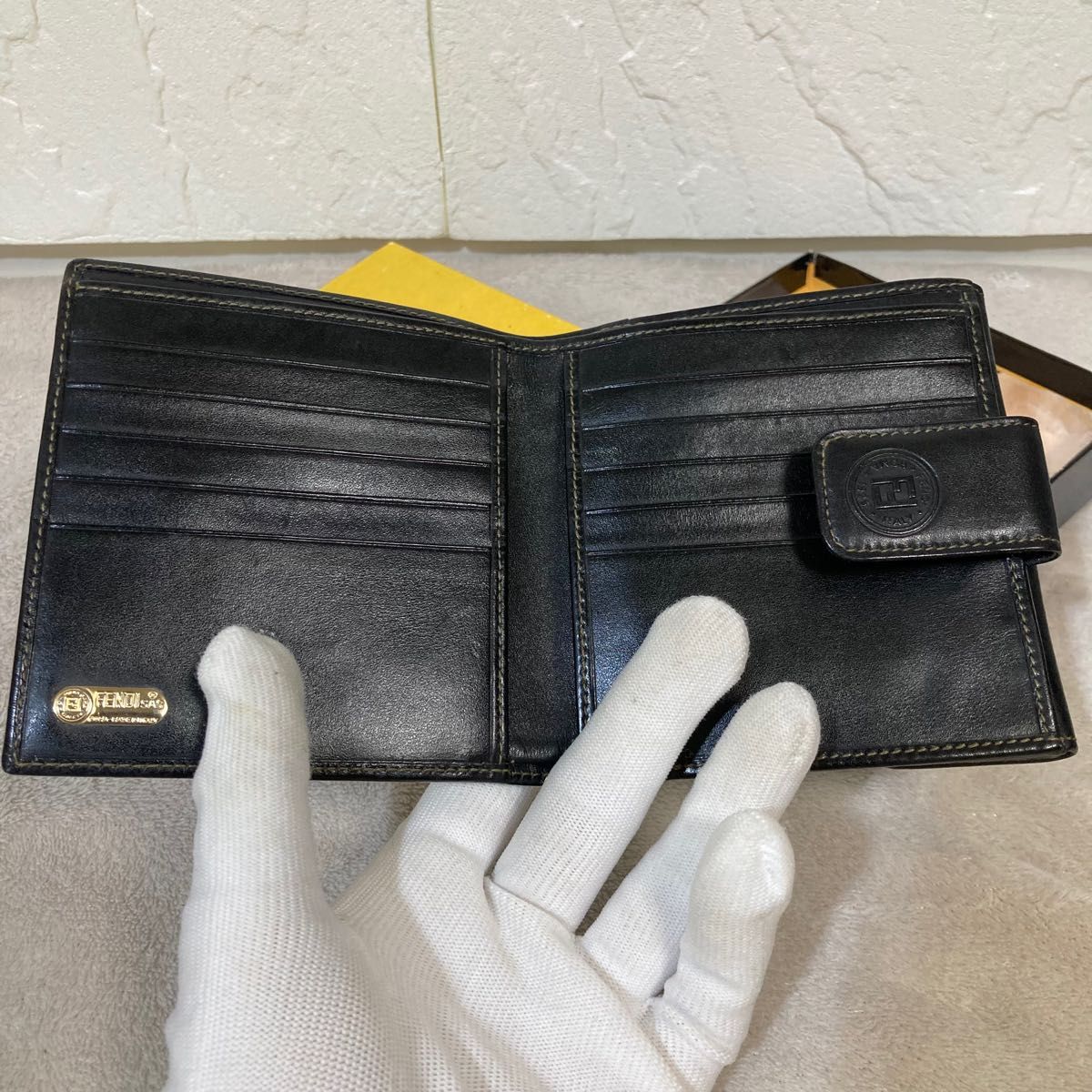 美品 FENDI フェンディ ミニ財布 大容量 カードケース ネイビー 折り財布 コインケース コンパクト スキミング防止 コインケース付き ミニウォレット 財布 箱付き じゃばら カードケース 美品 FENDI フェンディ ミニ財布 大容量 カードケース ネイビー 折り財布 コインケース コンパクト スキミング防止 コインケース付き ミニウォレット 財布 箱付き じゃばら カードケース