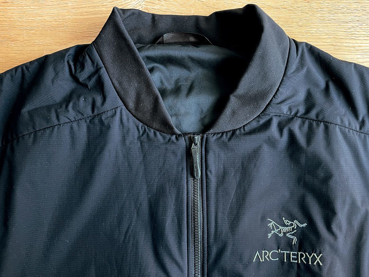 【国内正規　新品】ARC'TERYX Atom LT Short Jacket Men's Black Medium アークテリクス　アトム ジャケット　29051 コアロフト ブラック_画像4