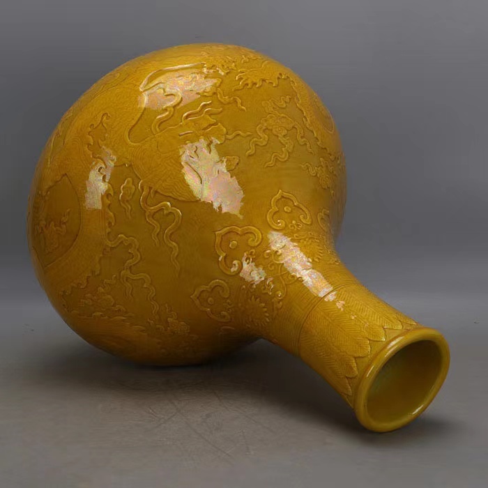 ◇旧蔵◇古美術 中国古玩 大明永樂年製款 黄釉 浮雕海水龍紋天球瓶
