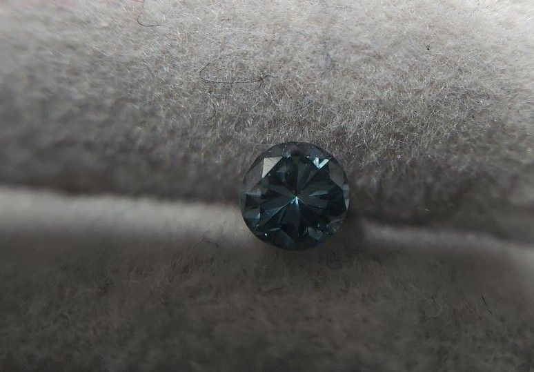 贅沢屋の 0.036ct 天然蛍光ブルーダイヤモンド chery.com.uy ルース