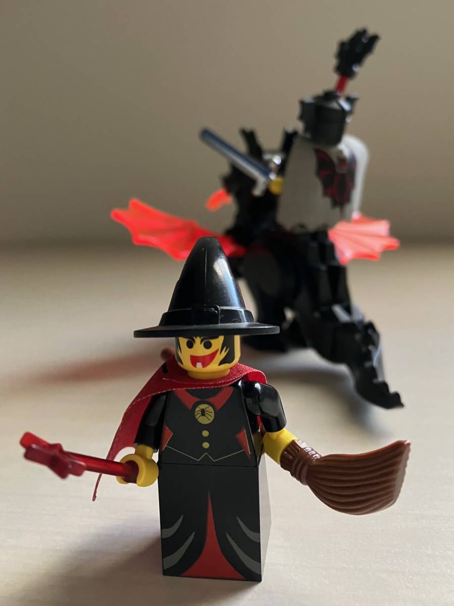 大人気新作おもちゃLEGO レゴブロック お城シリーズ ミニフィグ コウモリ男爵&黒龍&魔女