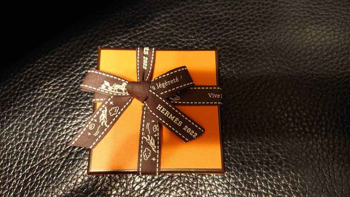 ◇HERMES エルメス イヤーカフ オランプ GM ゴールド 黒 (新品未使用
