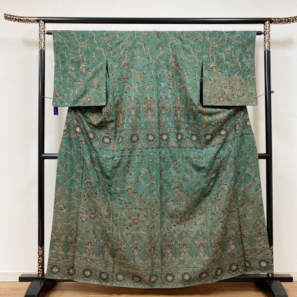 着物月花 三大総刺繍 蘇州刺繍 汕頭刺繍 相良刺繍 装飾唐花華文 訪問着 未使用品 正絹 さが美 ガード加工_画像3