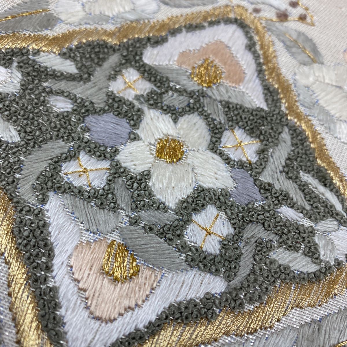 最高の品質の 松柄が素敵な総刺繍袋帯 growthcenter.icontinental.edu.pe