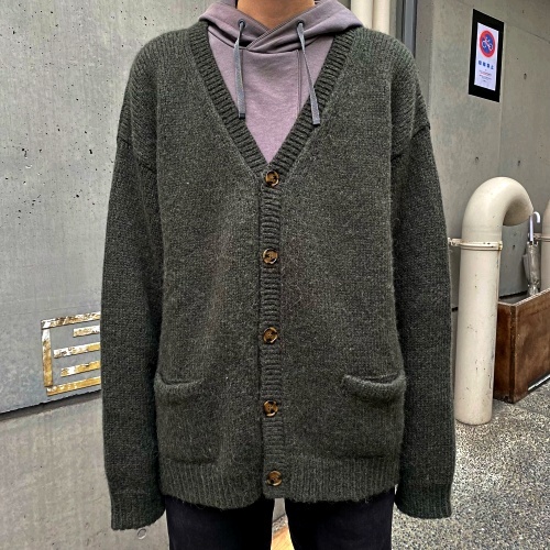 完売 Vetements ヴェトモン オーバーサイズ カーディガン UAH21KN044