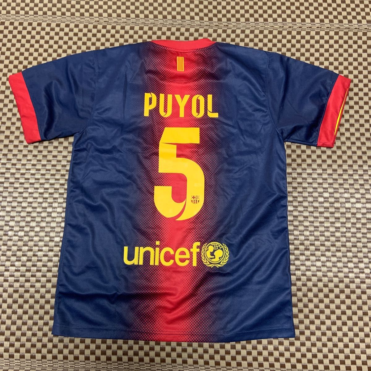 バルセロナ ユニフォーム 背番号5 プジョル選手|Yahoo!フリマ バルセロナ ユニフォーム 背番号5 プジョル選手|Yahoo!フリマ