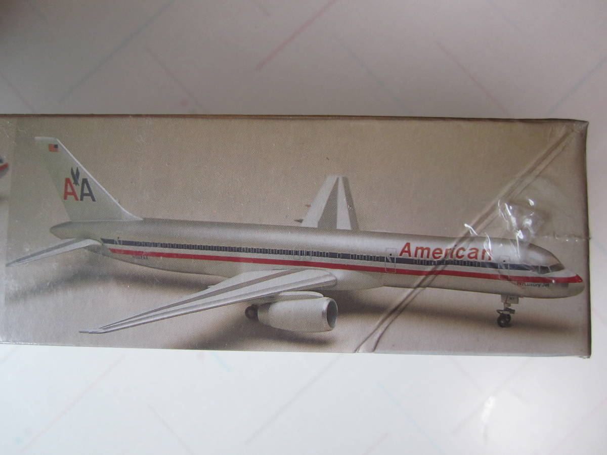  Mini craft 1/144bo- wing 757-200 american aviation 