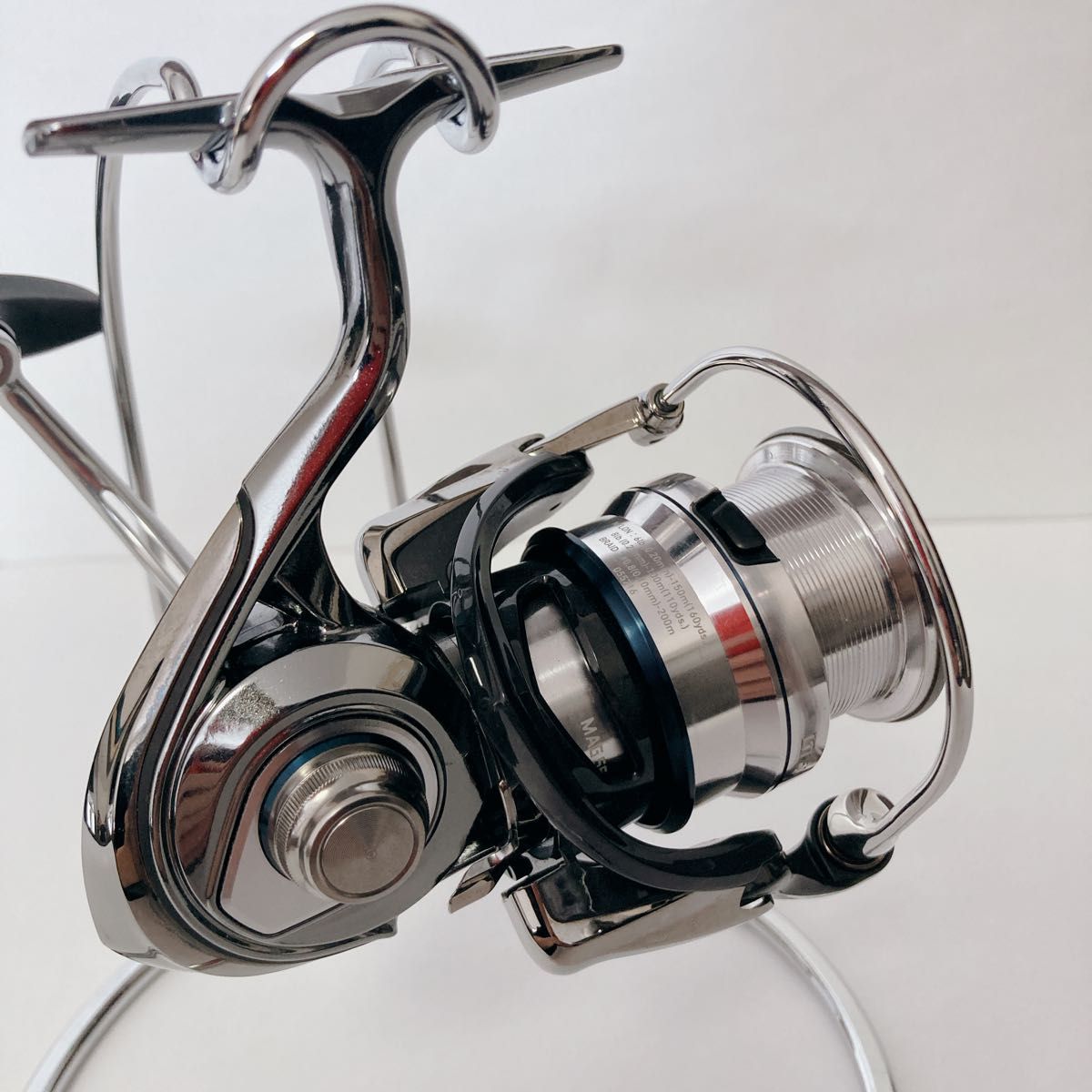 美品Daiwa 18イグジストLT 2500 EXIST 定価 74800円　ダイワ