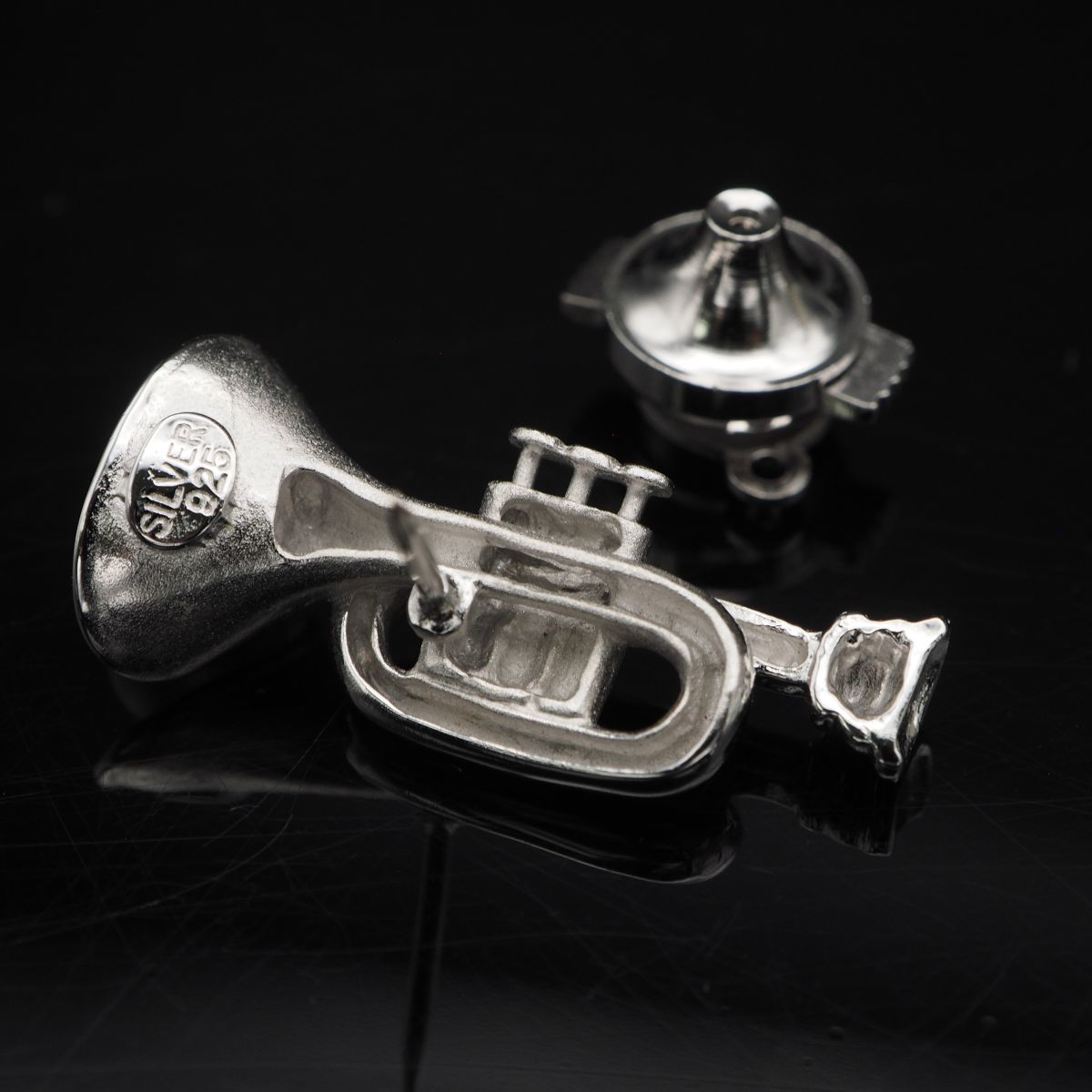 Q232 淡水真珠 パール SILVER925刻印 タイタックピン 楽器 トランペット デザイン シルバー ラペルピン ピンブローチ 6月誕生石(0)の画像4