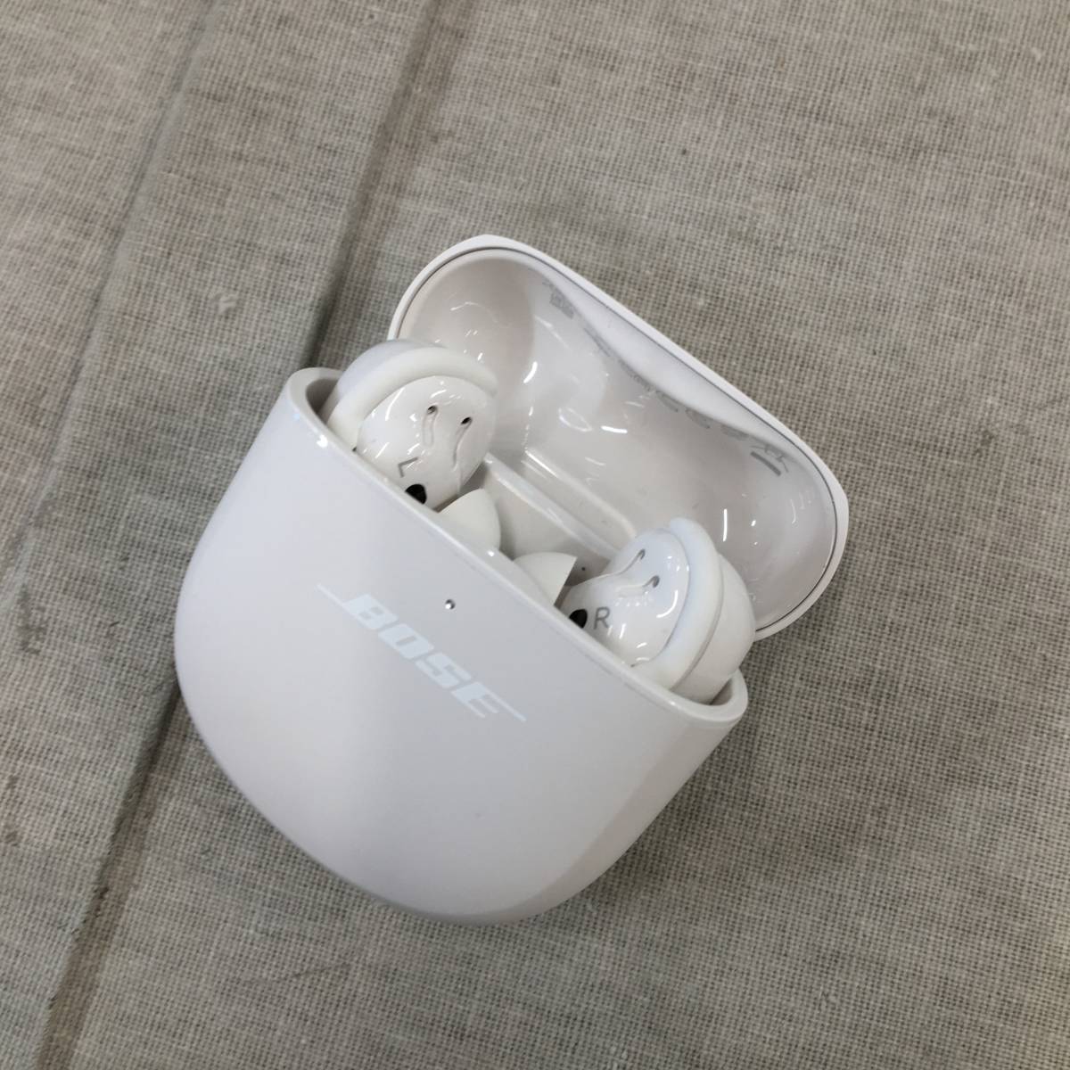 ジャンク品 Bose QuietComfort Earbuds II 完全ワイヤレスイヤホン ノイズキャンセリング Bluetooth 接続 870730-0020 ジャンク品 Bose QuietComfort Earbuds II 完全ワイヤレスイヤホン ノイズキャンセリング Bluetooth 接続 870730-0020