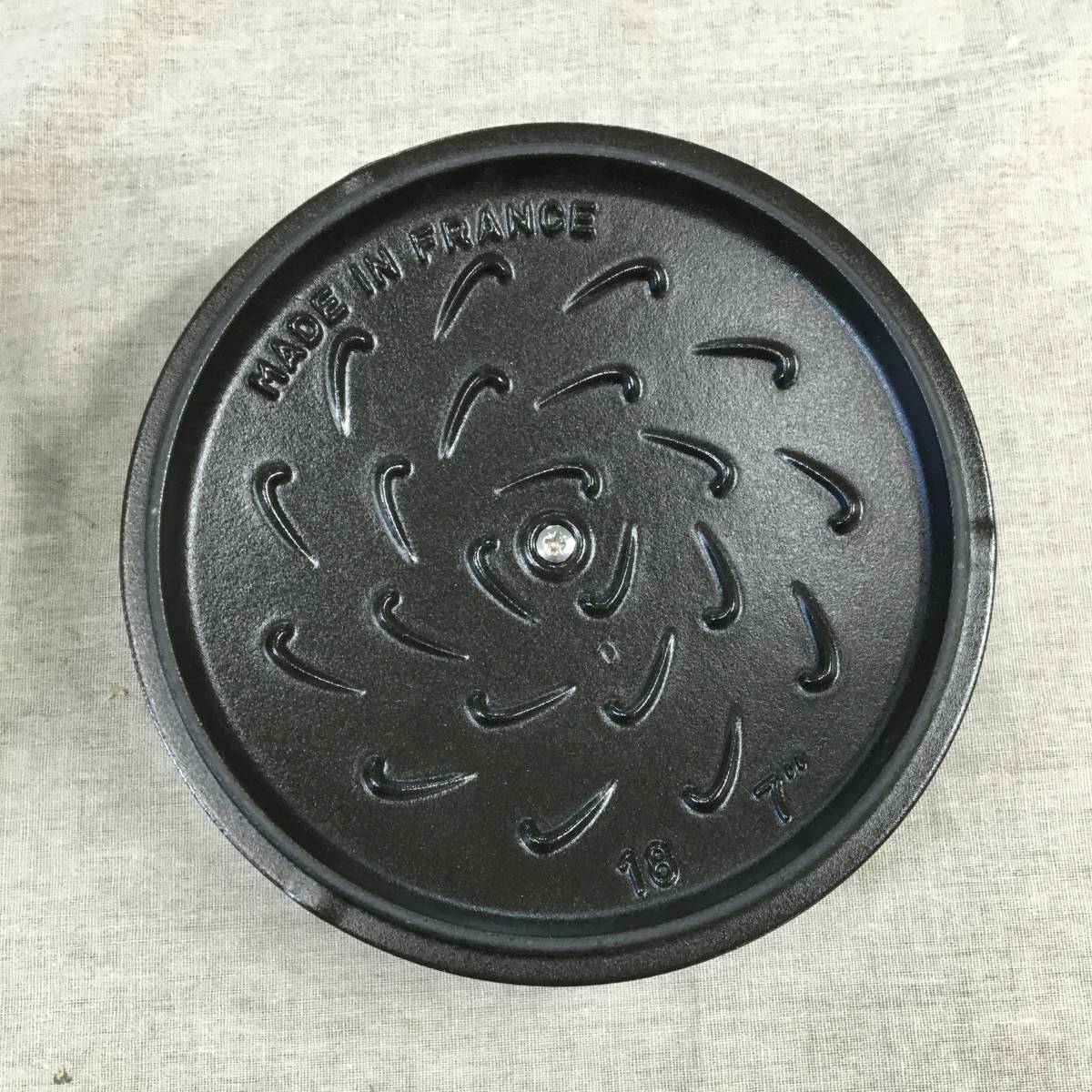 在庫一掃最安挑戦 18cm staub ストウブ ワナベ M 18cm セージグリーン