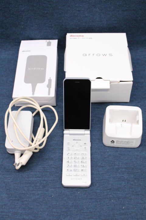 simロック解除済 docomo arrows 富士通 F-03L シルバー 判定〇 Y145 ...