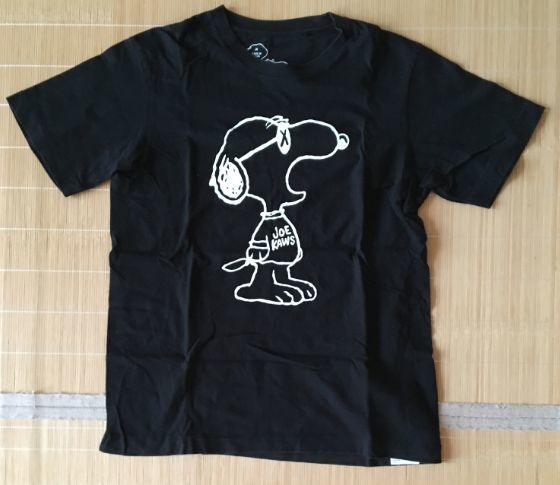 Ｔシャツ ユニクロ x KAWS x Peanuts Joe Kaws Yawn カウズ x ピーナッツ　ブラック Mサイズ 限定品 入手困難 USED_画像1