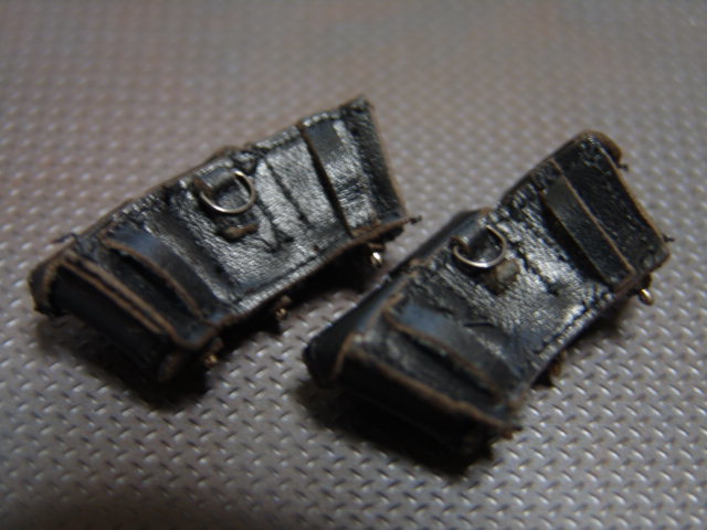 [ communication .]1/6 doll parts :DID made :WWII Germany army . medicine pouch 1 pair ( imitation leather made )