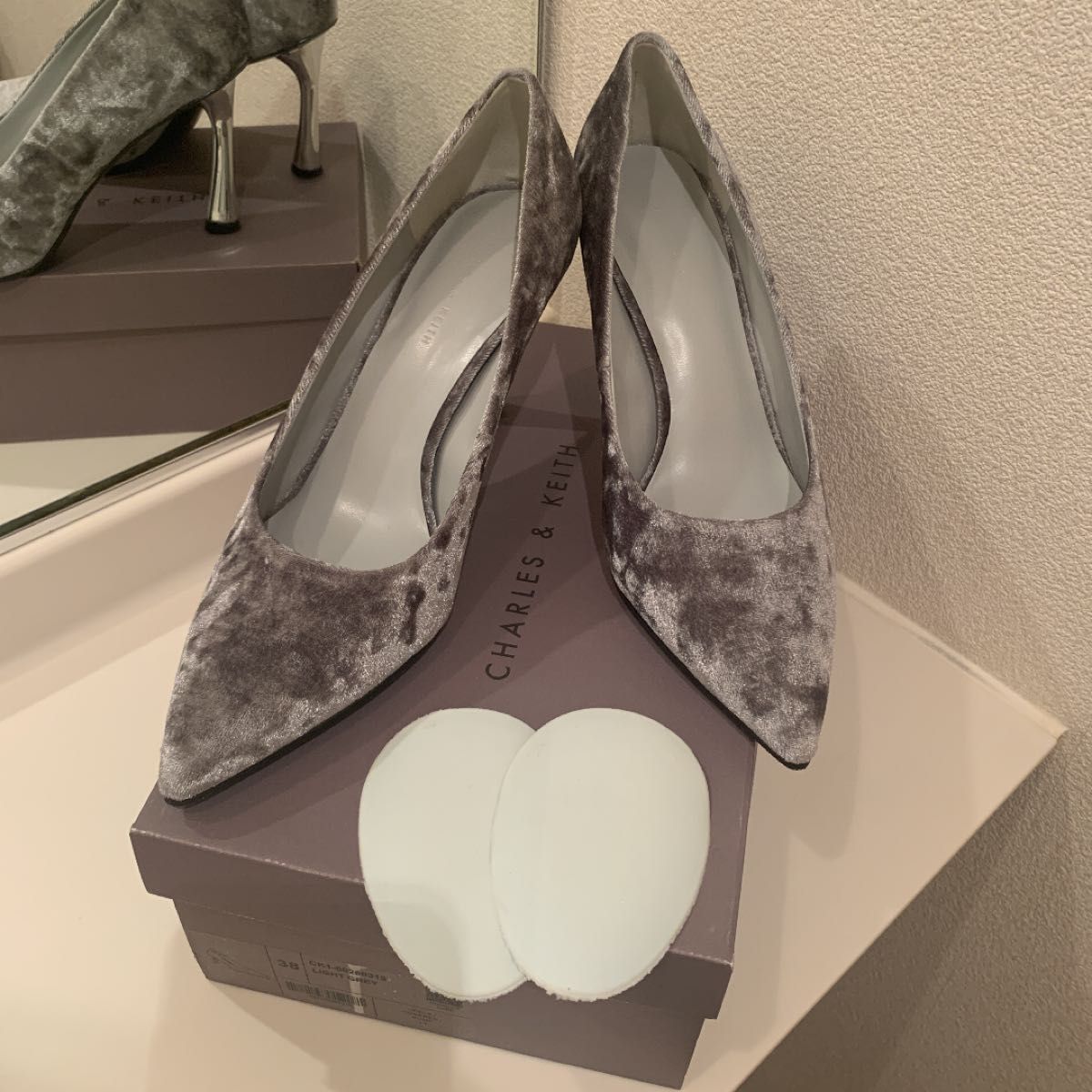 送料込！履きやすく美品パンプスCHARLES&KEITH チャールズアンドキース