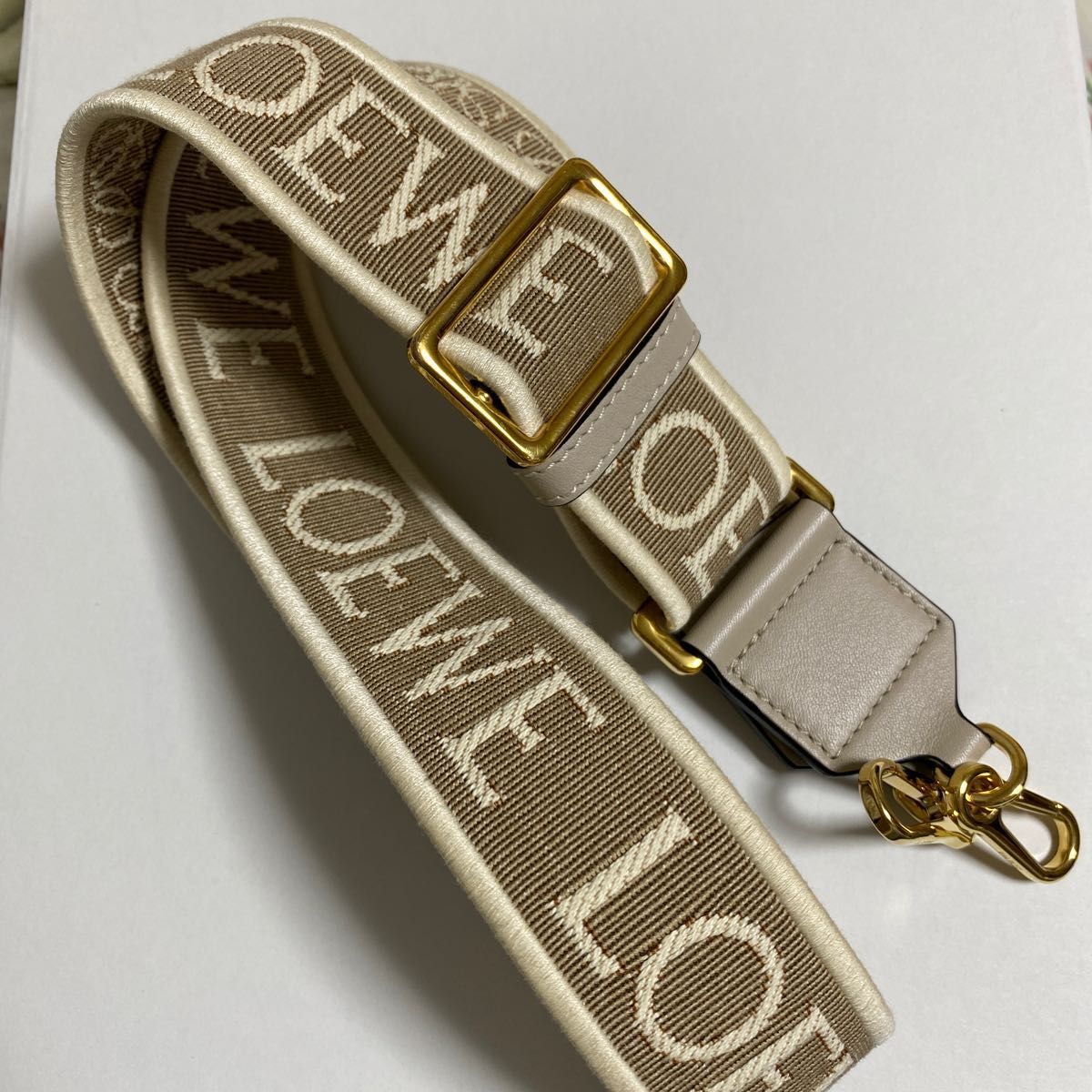 ロエベ アナグラム バッグストラップ ライトオーツ LOEWE レディース