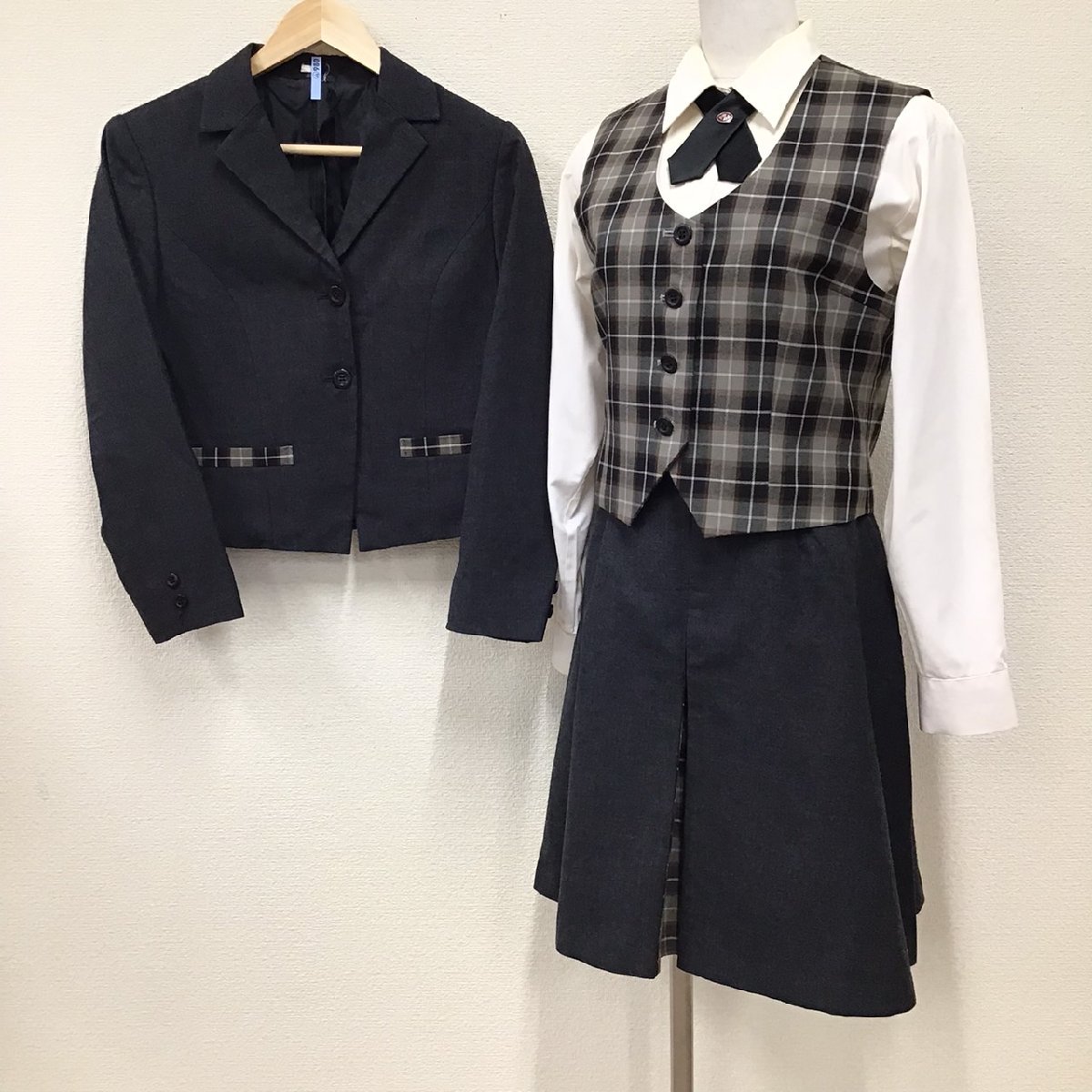 OT554-3 (中古) 栃木県 作新学院高校 旧制服 総合進学部 8点セット/希少/S/M/W69/ブレザー/ベスト/セーター/ブラウス/スカート/クロスタイ_画像1