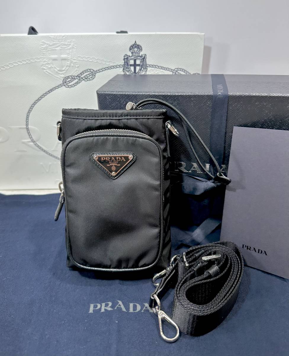 新作入荷!! PRADA プラダ Re-Nylonショルダーストラップスマートフォン